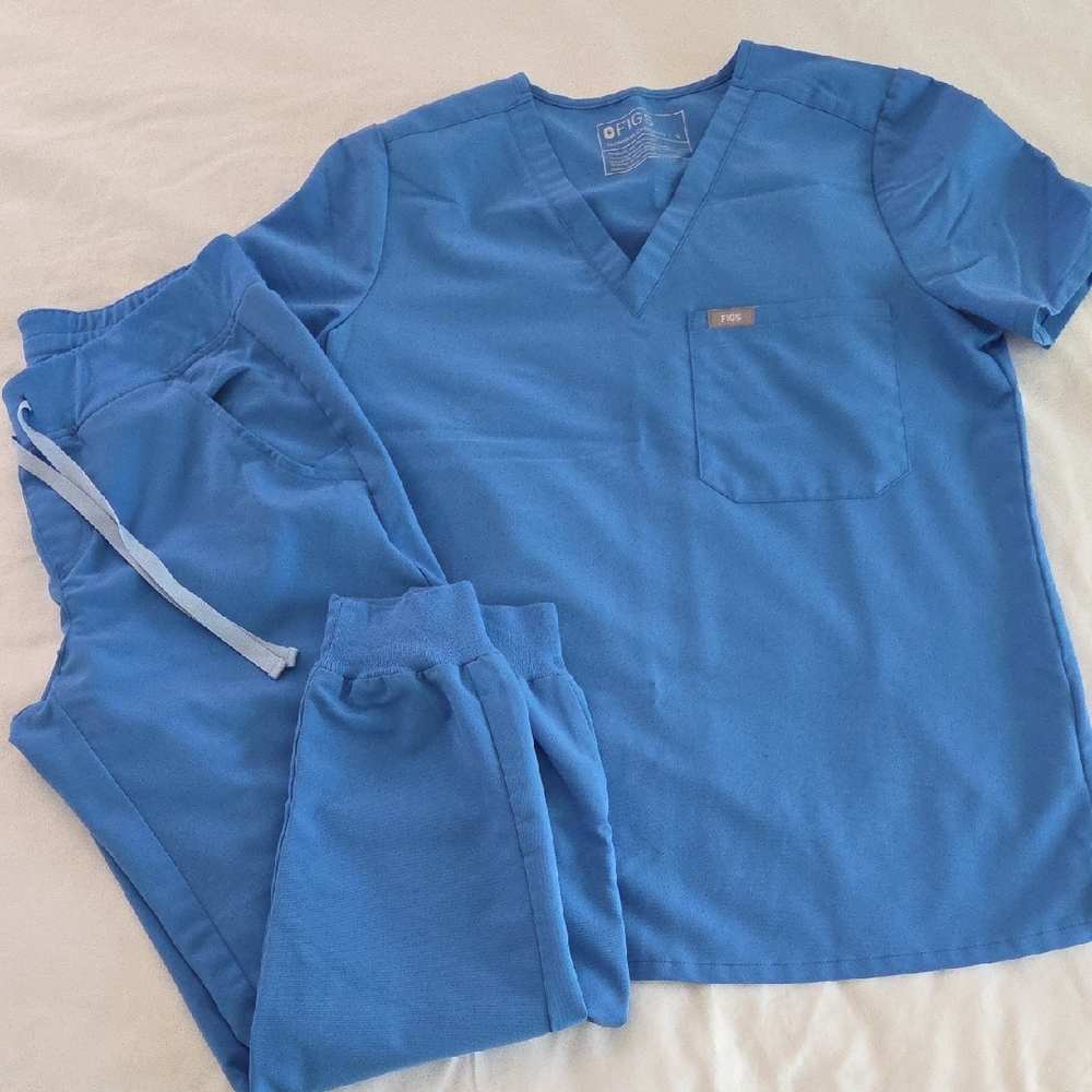 Figs Small Catarina Top And Small Petite Zamora Jogger Pant